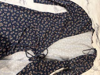 Vestido Pull&Bear floral cruzado Talla M