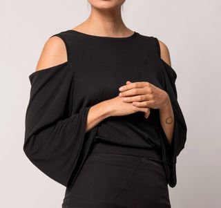 Blusa negra escote V reversible