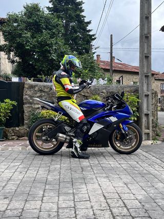 Traje de moto y botas