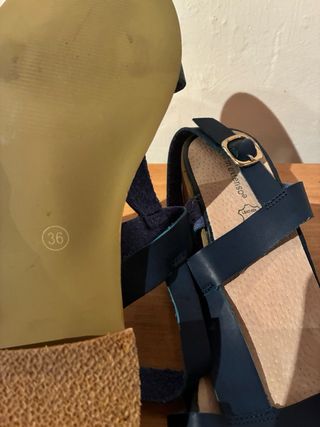 Sandalias azules de mujer