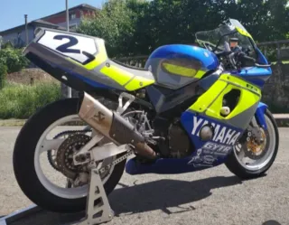 Yamaha FZR 600 ESBK Legends