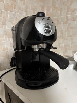 Macchina da caffè De'Longhi nera