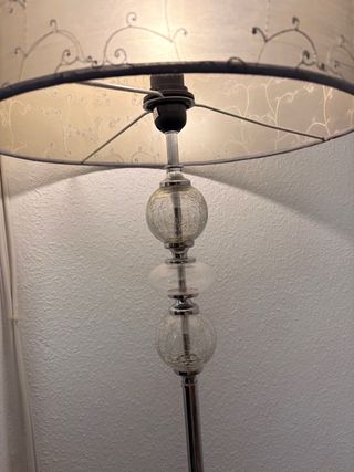 Lámpara de pie en perfecto estado