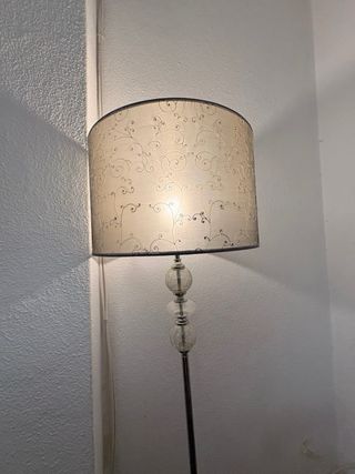 Lámpara de pie en perfecto estado