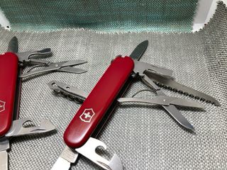 2 Canivetes Victorinox Huntsman e Super Tinker