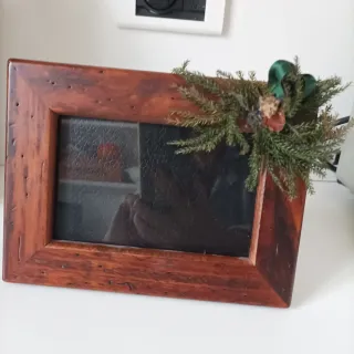 Cornice in legno con decorazione