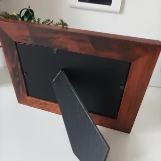 Cornice in legno con decorazione