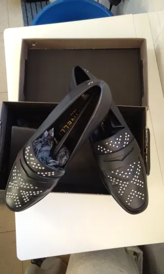 Zapatos negros con tachuelas Talla 41