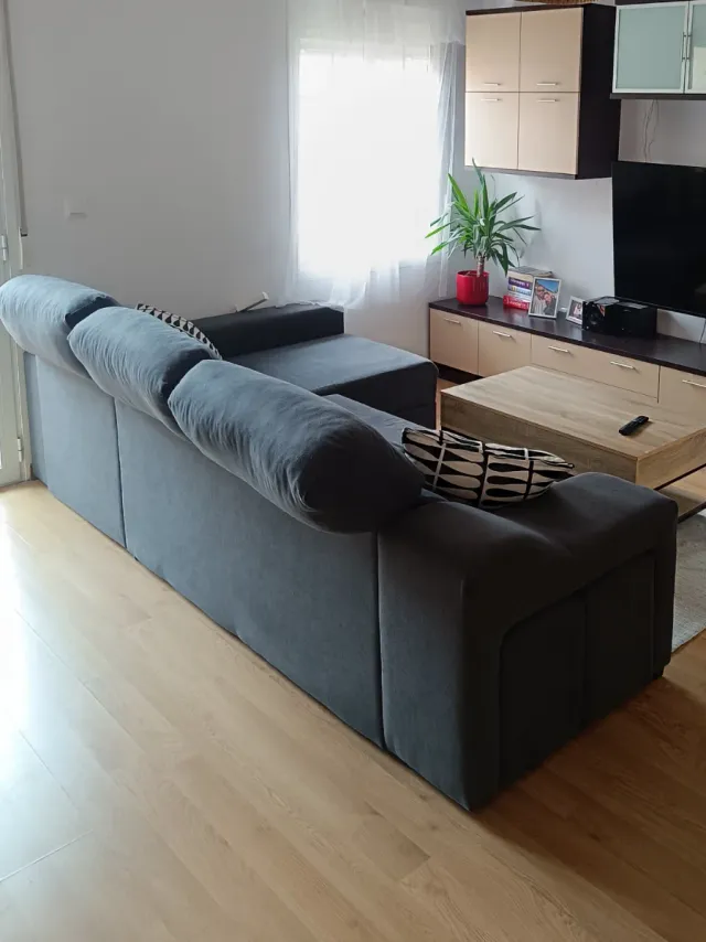 Sofá chaise longue gris tela