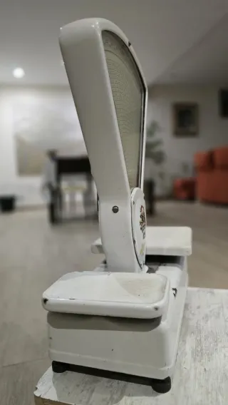 Báscula antigua de comercio