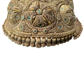 Apliques decorativos dorados con piedras