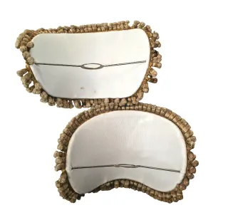 Apliques decorativos dorados con piedras