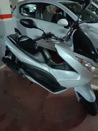 Moto Honda PCX 125 Blanca