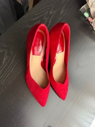 Zapatos de tacón Stradivarius rojos