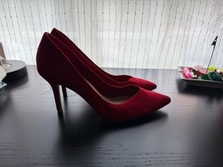 Zapatos de tacón Stradivarius rojos