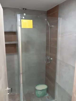 Pasillo con luces empotradas