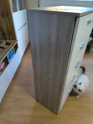 Cajonera de madera marrón