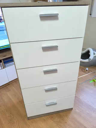 Cajonera de madera marrón