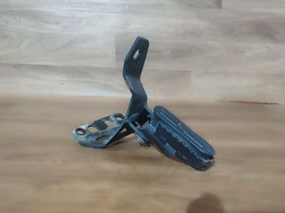 Estribera BMW F650GS 2003 Delantera Derecha