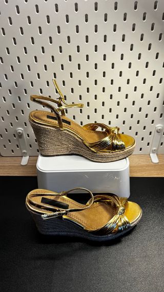 Sandalias cuña doradas Kamome