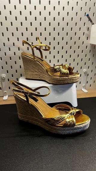 Sandalias cuña doradas Kamome