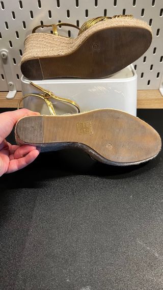 Sandalias cuña doradas Kamome