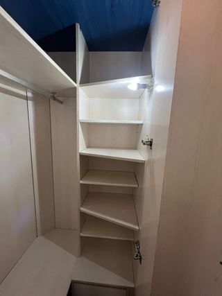 Armario esquinero + cajonera + estanterías