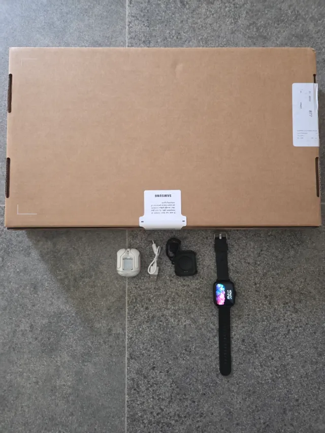 Samsung Galaxy Book4+Cuffie Bluetooth e Smartwatch