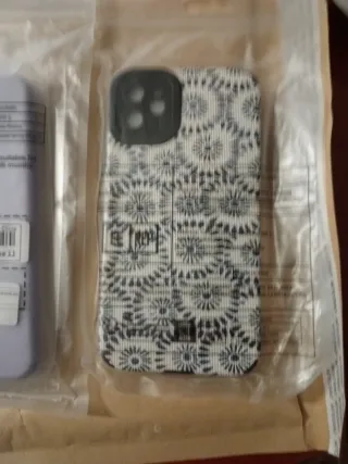 Fundas iPhone 11 . Precio por unidad. 2x5€