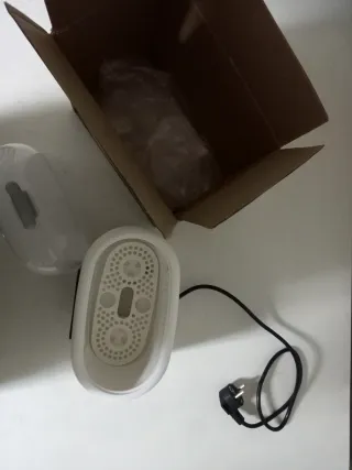 Calienta biberones, con capacidad para dos.