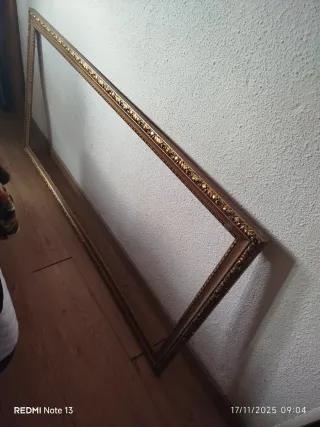 Marco de cuadro dorado y marrón