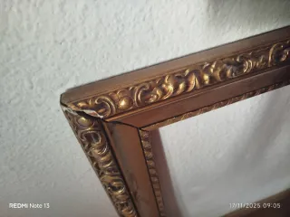 Marco de cuadro dorado y marrón