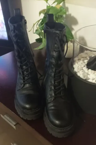 Anfibi donna neri con lacci