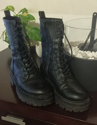 Anfibi donna neri con lacci