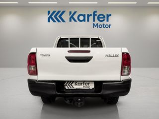 Toyota Hilux 2.4 D-4D Cabina Doble GX