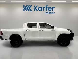 Toyota Hilux 2.4 D-4D Cabina Doble GX