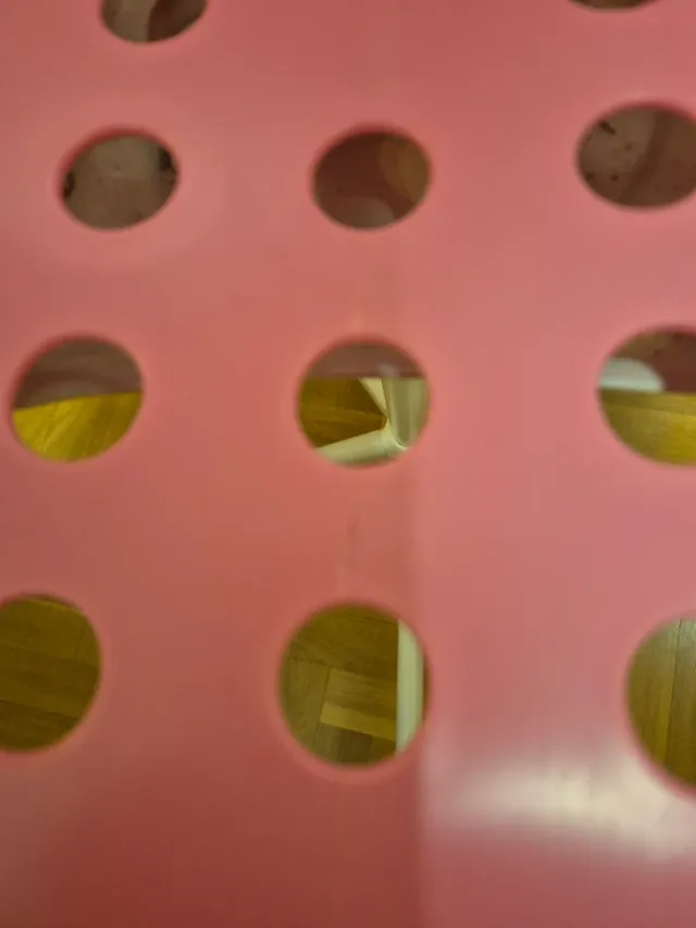 Sedia per bambini rosa con ruote