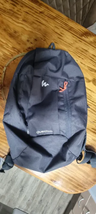 Mochila Quechua Decathlon Negra pequeña