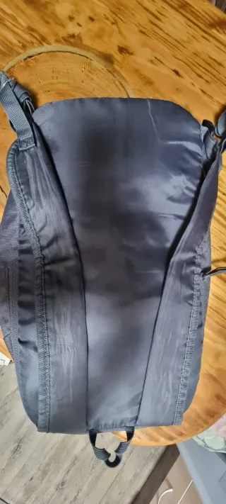 Mochila Quechua Decathlon Negra pequeña