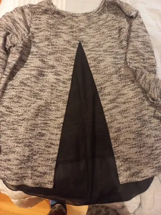 Jersey gris y negro con pedrería