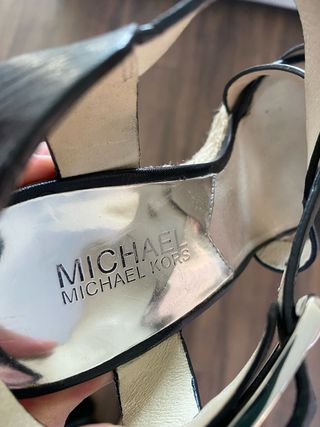 Sandalias Michael Kors Negras y Plateadas