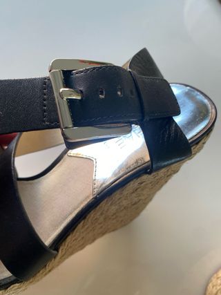 Sandalias Michael Kors Negras y Plateadas