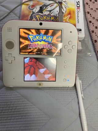 Nintendo 2DS Blanca y Roja + 13 juegos