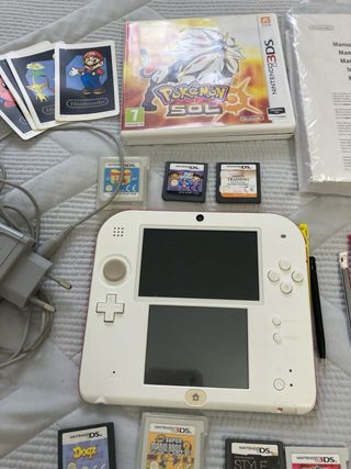 Nintendo 2DS Blanca y Roja + 13 juegos