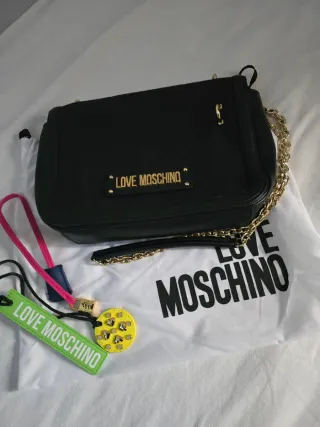 Borsetta Love Moschino nera con dettagli oro