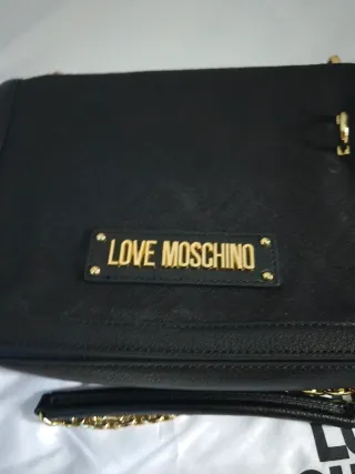 Borsetta Love Moschino nera con dettagli oro