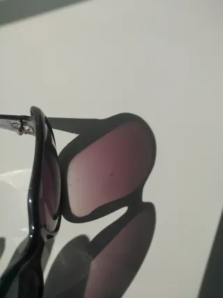 Gafas de sol Ray-Ban negras y moradas