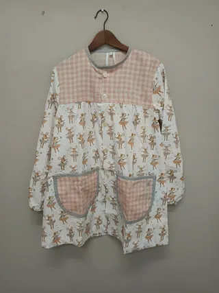 Bata de maestra infantil con ratones bailarines