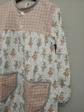 Bata de maestra infantil con ratones bailarines