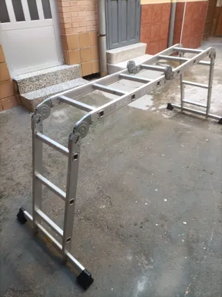 Escalera telescópica multiusos